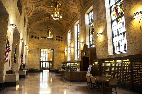 Indiana State Library Great Hall.jpg